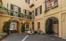 Largo Di Torre Argentina Apartment